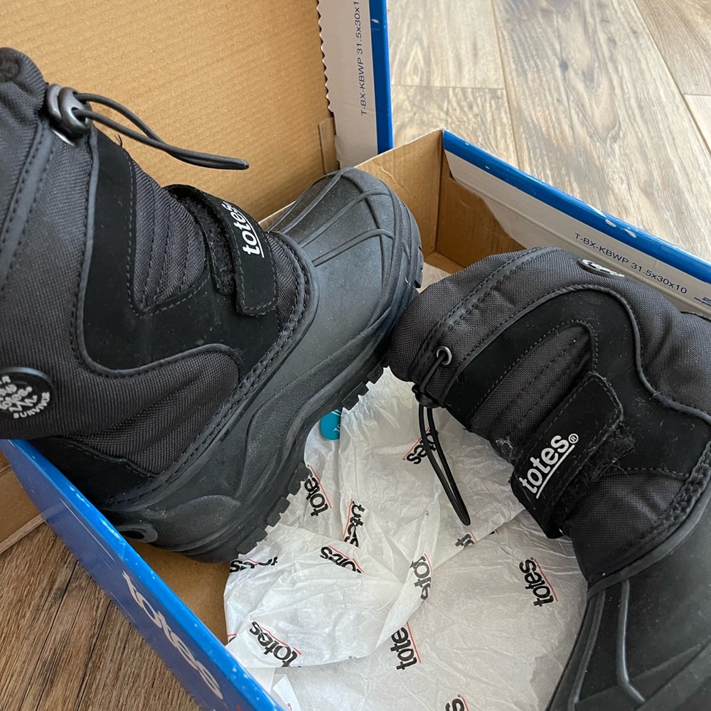 Boys Girls Totes Connor Snow boots 13 Black